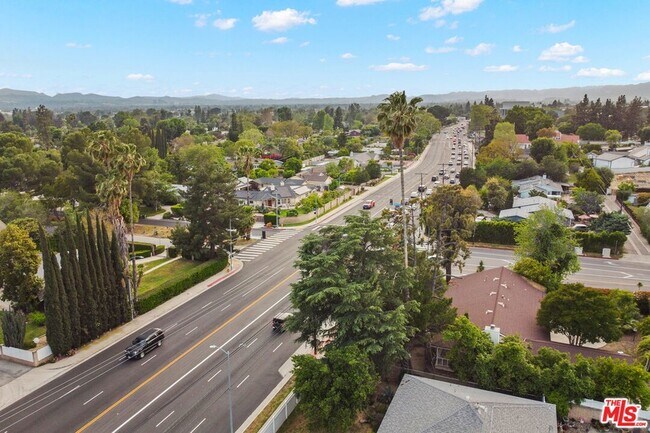 Building Photo - 17633 Nordhoff St