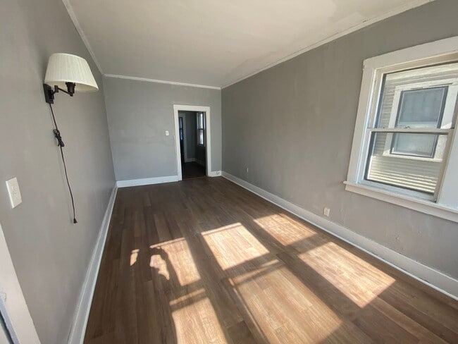 Building Photo - LAD920