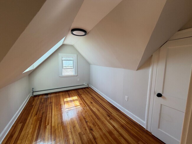 Building Photo - 271 Elm St