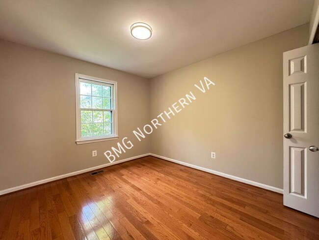 Building Photo - 9606 Scotch Haven Dr