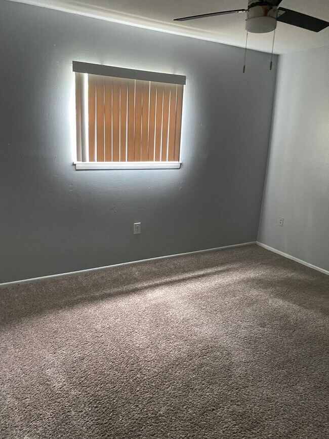 Building Photo - Lugo Riverhill