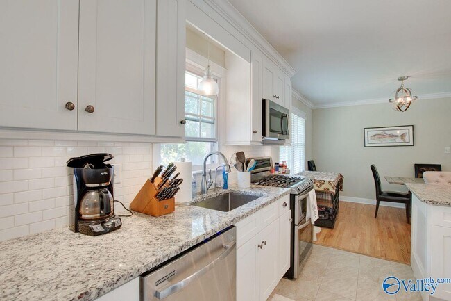 Building Photo - 215 Drake Ave SW