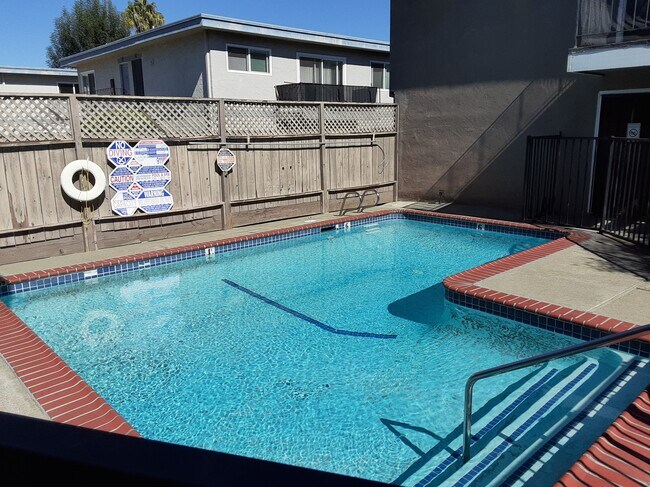 Building Photo - 1648 Hollenbeck Ave