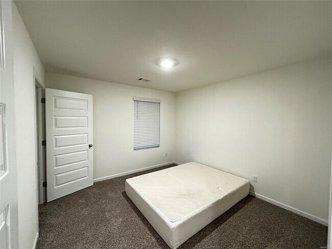 Building Photo - 5157 Sedona Dr