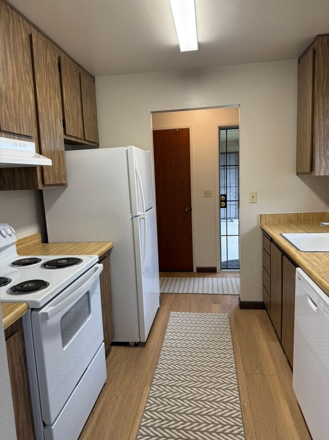 Building Photo - 765 Pope Dr