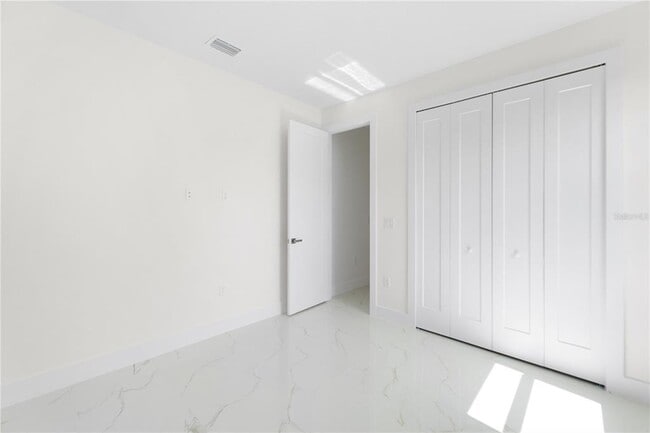 Building Photo - 1180 Vernon Ave