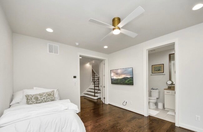 Building Photo - 15623 Broad St