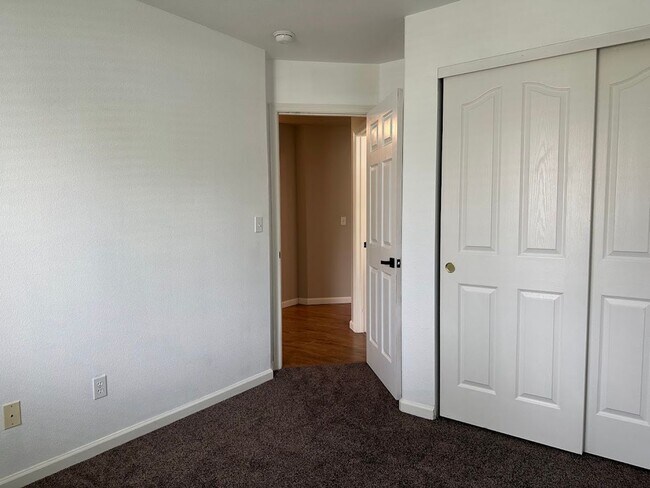 Building Photo - Well maintained home in desirable Ravenwood, Anderson subdivision