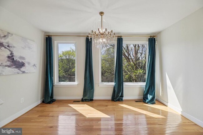 Building Photo - 5627 45th Ave