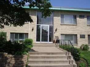 Building Photo - 553 1st Ave S