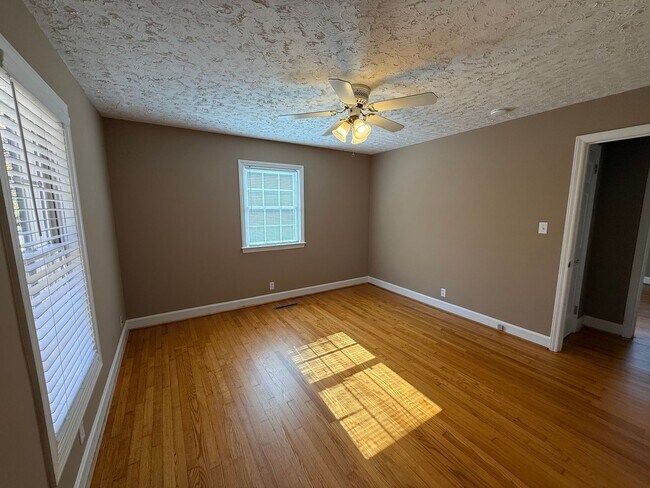 Building Photo - For Rent Mocksville