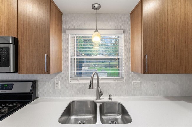 Building Photo - 2309 Newfield Ln