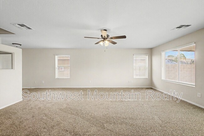 Building Photo - 1399 E Saguaro Trail