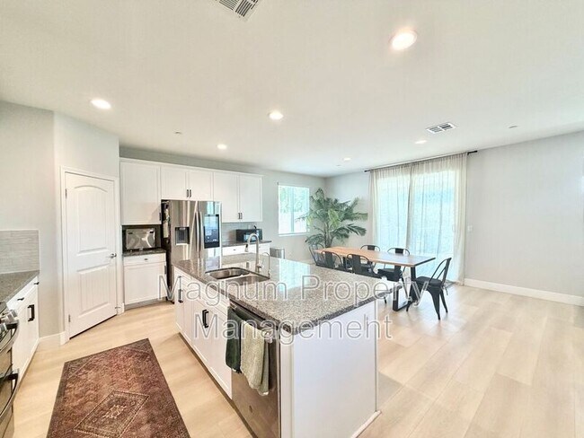 Building Photo - 34257 Swordfern Pl