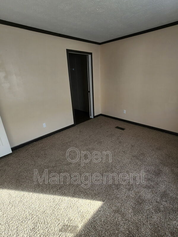 Building Photo - 511 E 1st St