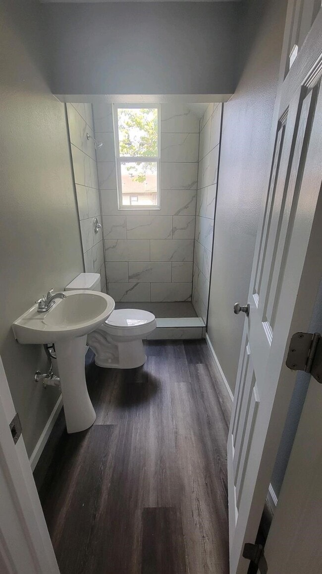 Building Photo - 122 Pineview Dr