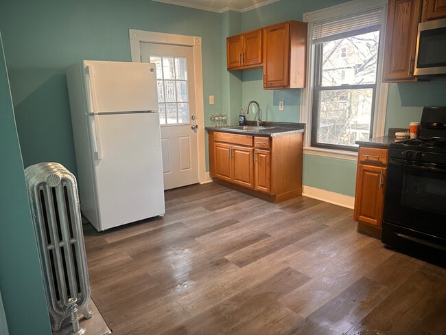 Building Photo - 46 Pierce St