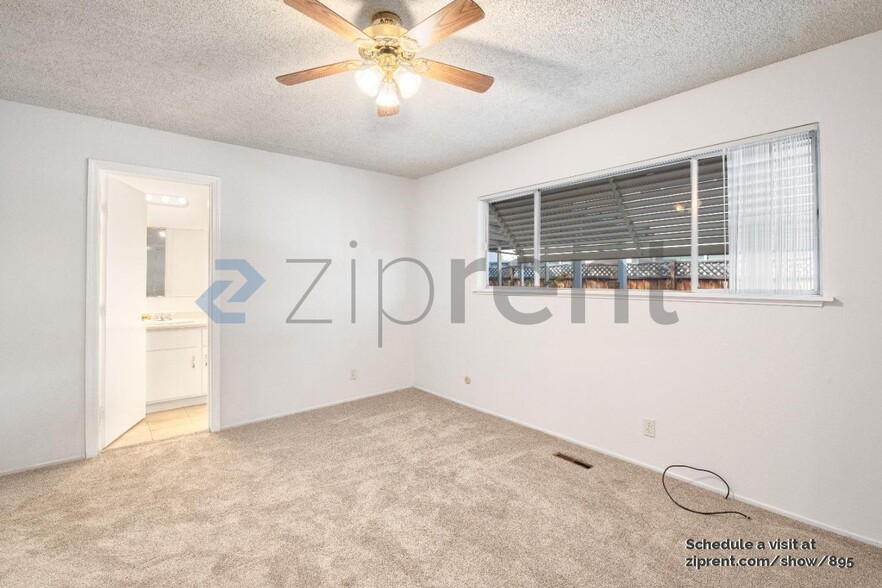 Building Photo - Unit