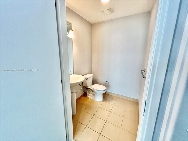 Building Photo - 300 S Biscayne Blvd