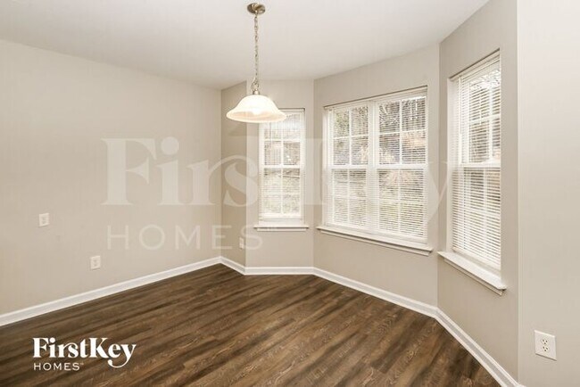 Building Photo - 128 Madelia Pl