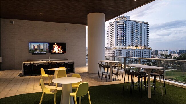 Building Photo - 1770 S Young Cir