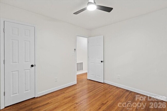 Building Photo - 2430 Dora Dr