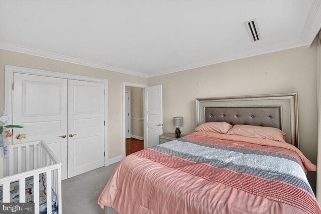 Building Photo - 1300 Army Navy Dr