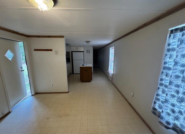 Building Photo - 301 Whitetail Ln