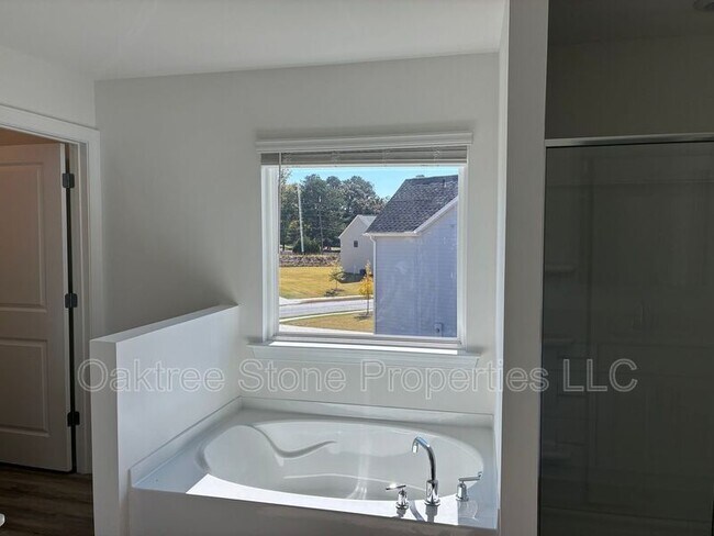 Building Photo - 3378 Skyland Dr