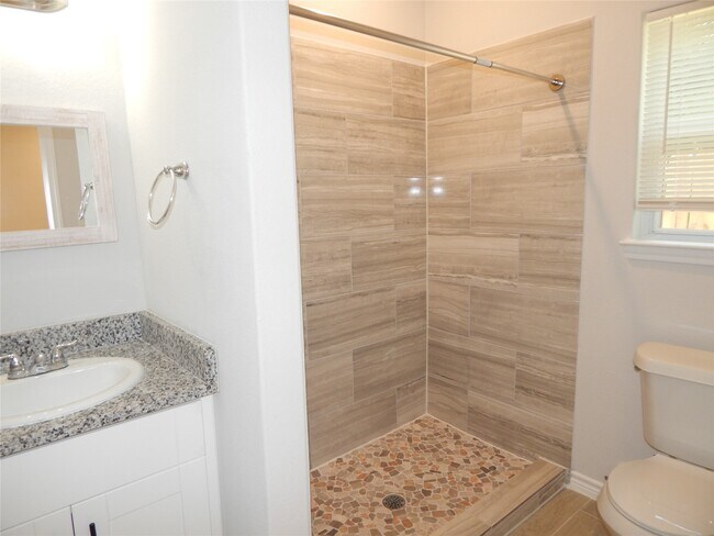 Building Photo - 230 Northlawn St