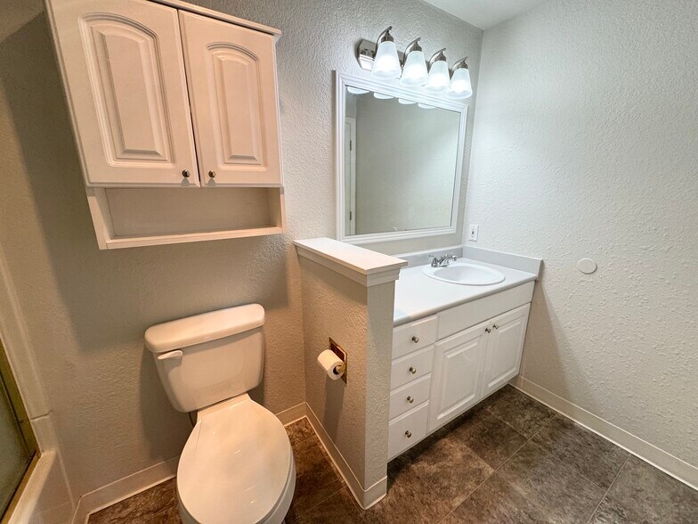 Building Photo - 15705 NE 18th St