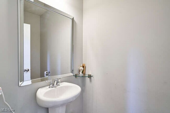Building Photo - 538 High Point Dr