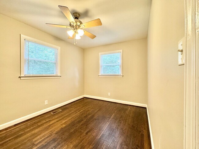Building Photo - 3 Bedroom home near Guilford College