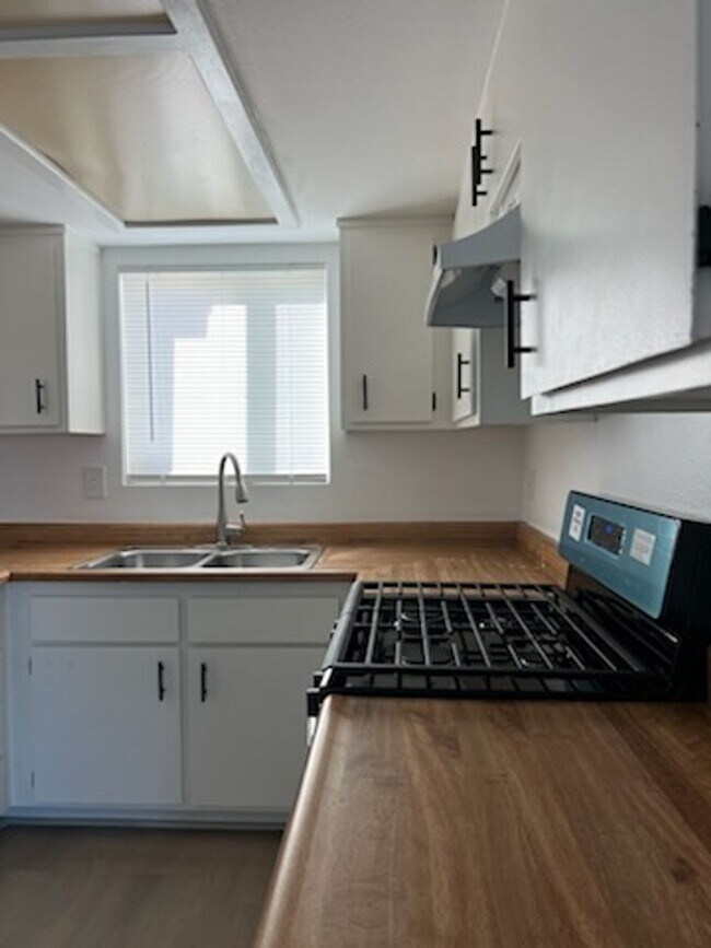 Building Photo - Cozy 2 Bedroom 1 Bathroom Home