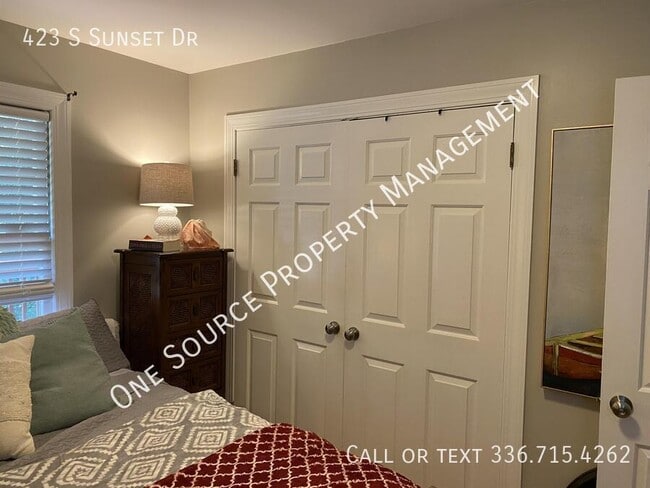 Building Photo - 423 S Sunset Dr