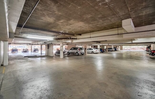 Building Photo - 1127 E Del Mar Blvd