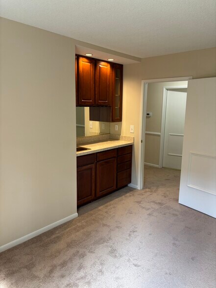 Building Photo - 15320 Pine Orchard Dr