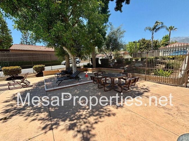 Building Photo - 9754 Willow Wood Dr