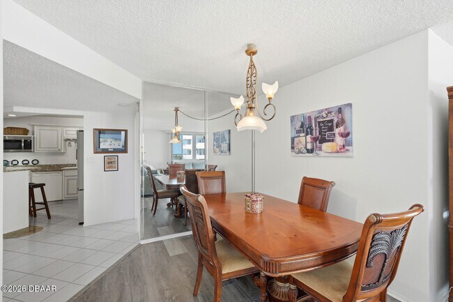 Building Photo - 925 N Halifax Ave