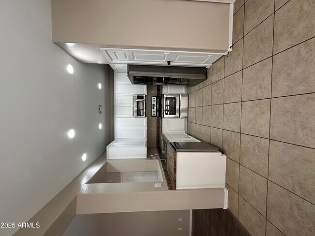 Building Photo - 7113 S 7th Ln