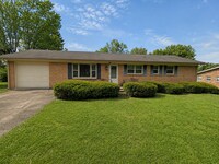 Building Photo - Bright 3-Bedroom Pet-Friendly Home with Garage in Algood