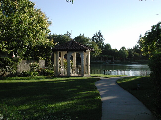 Gazebo and Lake in HOA Common Area - 732 Lake Terrace Cir