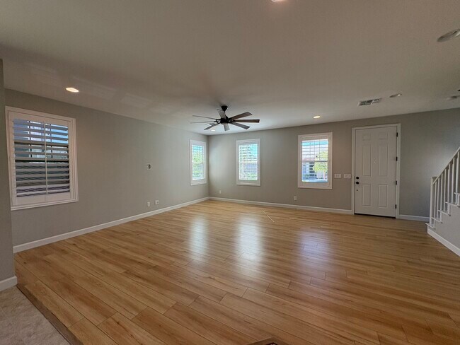 Building Photo - 1928 W Chisum Trl