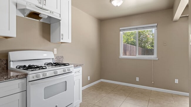Building Photo - 2 bedroom duplex-home in Rancho Cordova