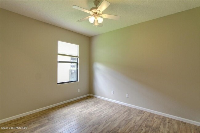 Building Photo - 1233 Bolle Cir