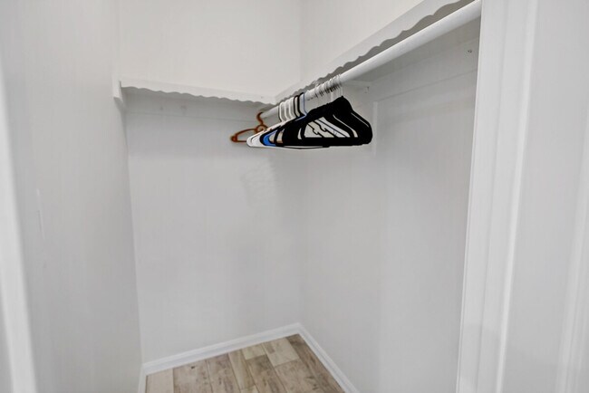 Building Photo - 321 Senate Ct