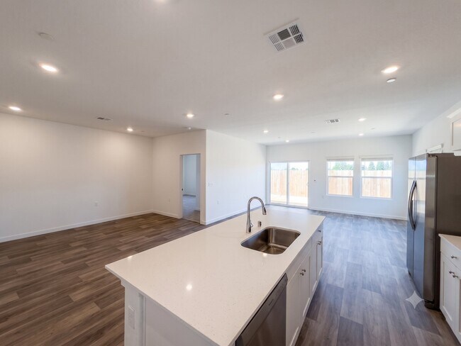 Building Photo - 3323 N Contessa Ave