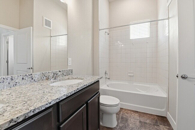 Building Photo - $1,490.95, 2-bed, 2-bath condo located in Aurora.