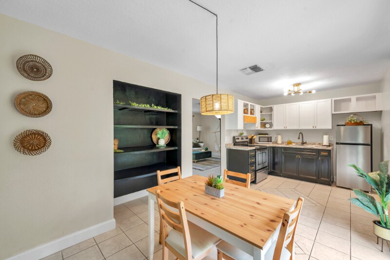 Building Photo - 3371 N Bay Ave