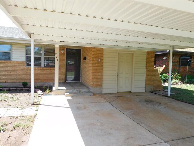 Building Photo - 728 SW 1st St